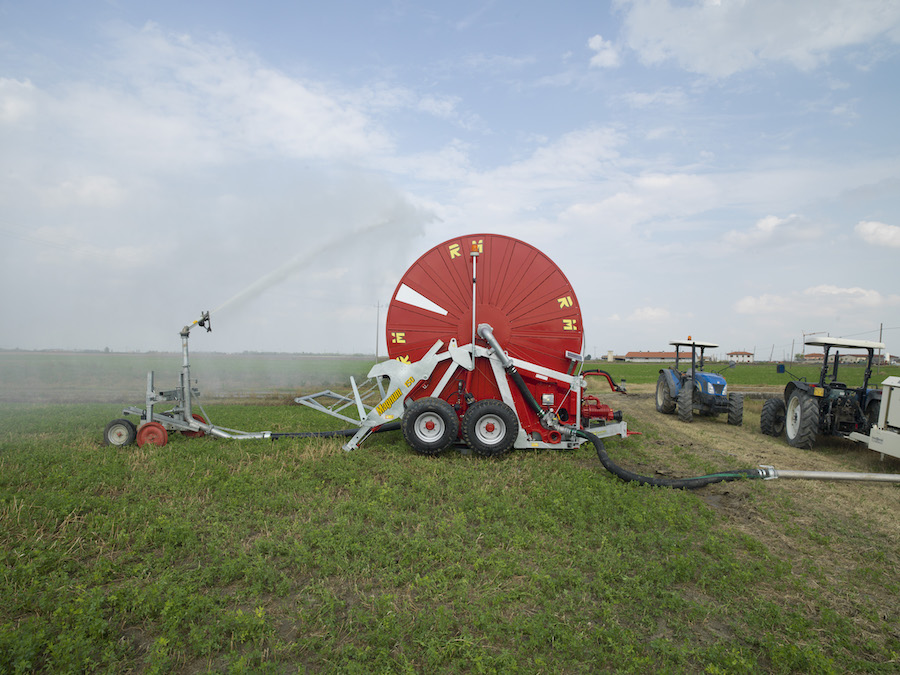 irrigation d'un champ avec un enrouleur RM